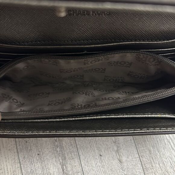 Michael Kors Jet Set Large Saffiano Leather Snap-Front Wallet - Picture 12 of 12